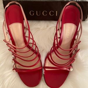 💕 GUCCI strappy sandals. 💕